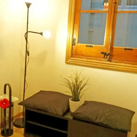 Double & Balcony Homestay *